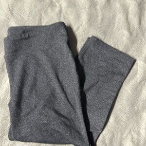Lucy size Medium capri leggings